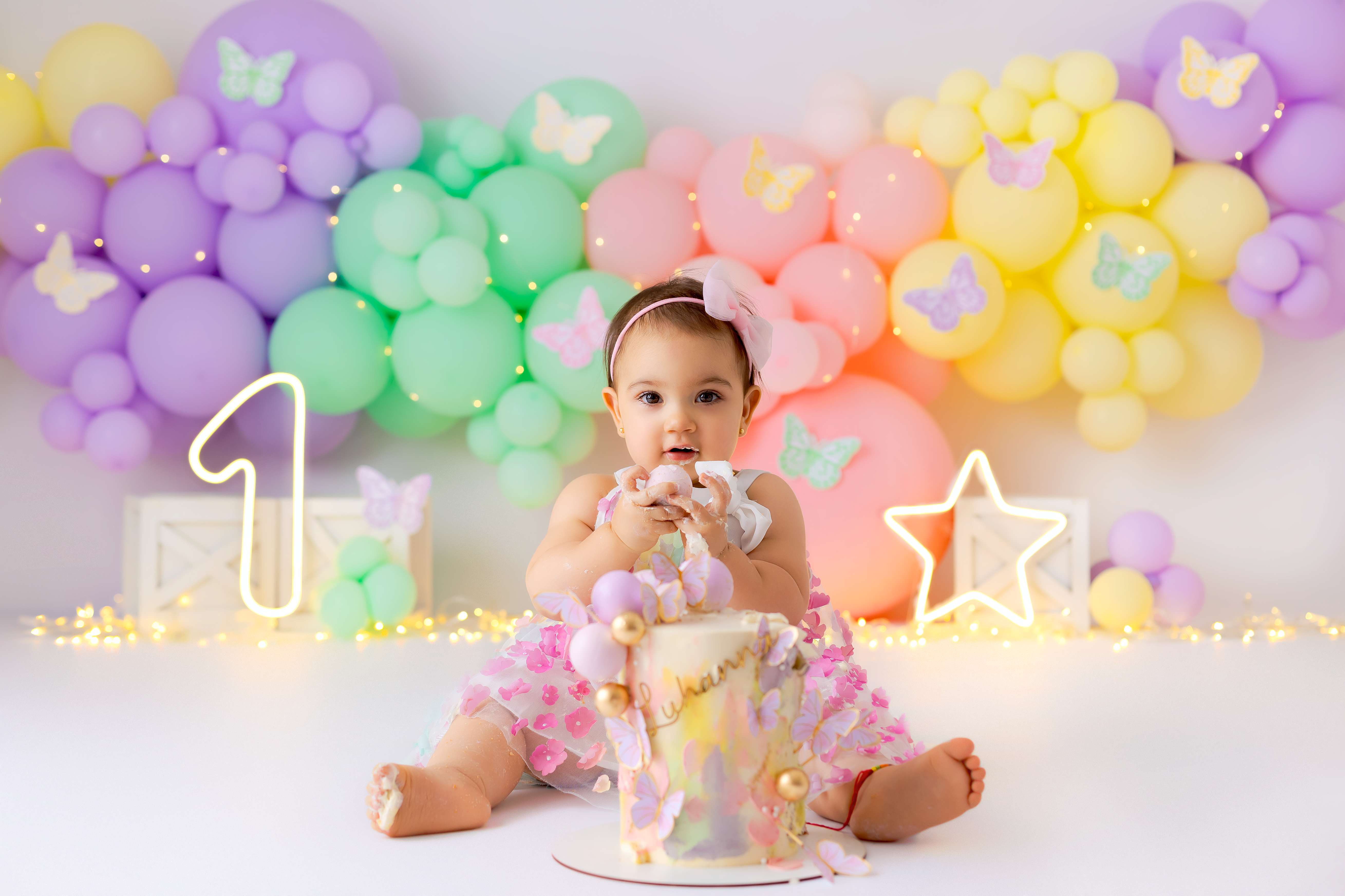 Sesión Cake Smash con bebé celebrando su primer año